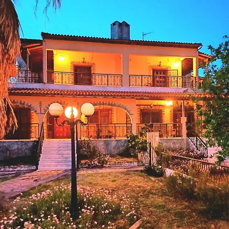 With 3 Bedrooms Apartment *