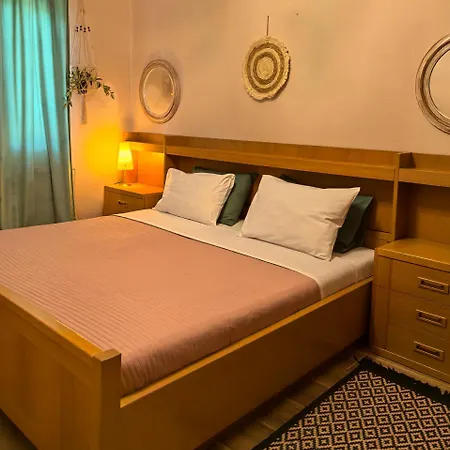 Apartamento With 3 Bedrooms Polykastro